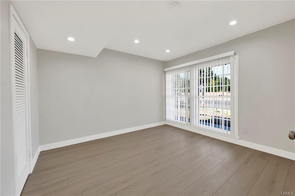 22540 Roscoe Blvd - Photo 4 of 8