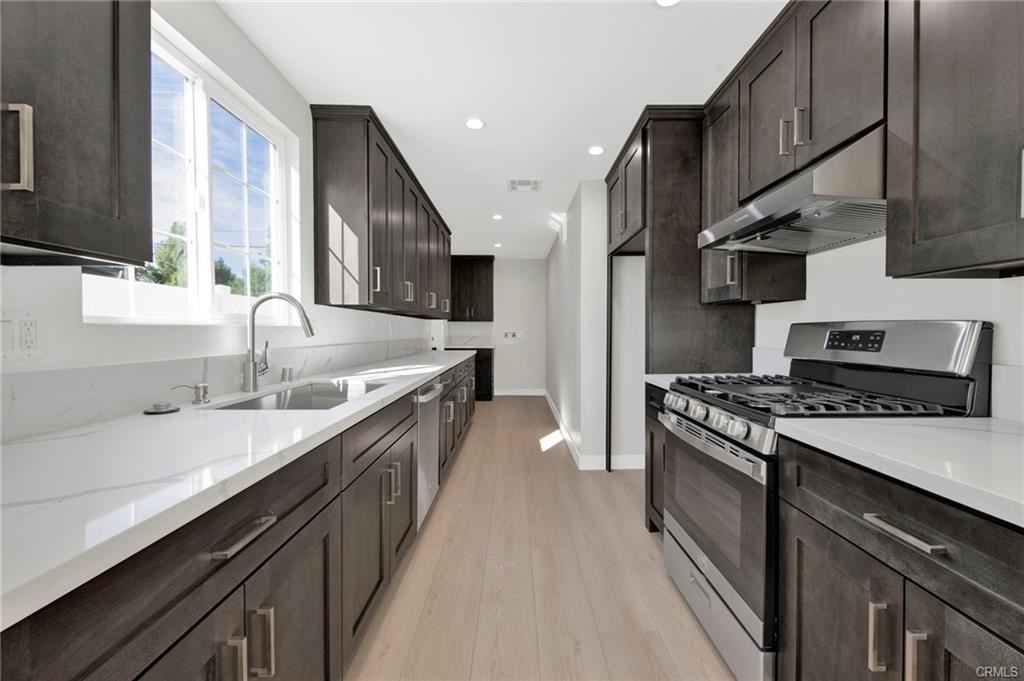 22540 Roscoe Blvd - Photo 6 of 8