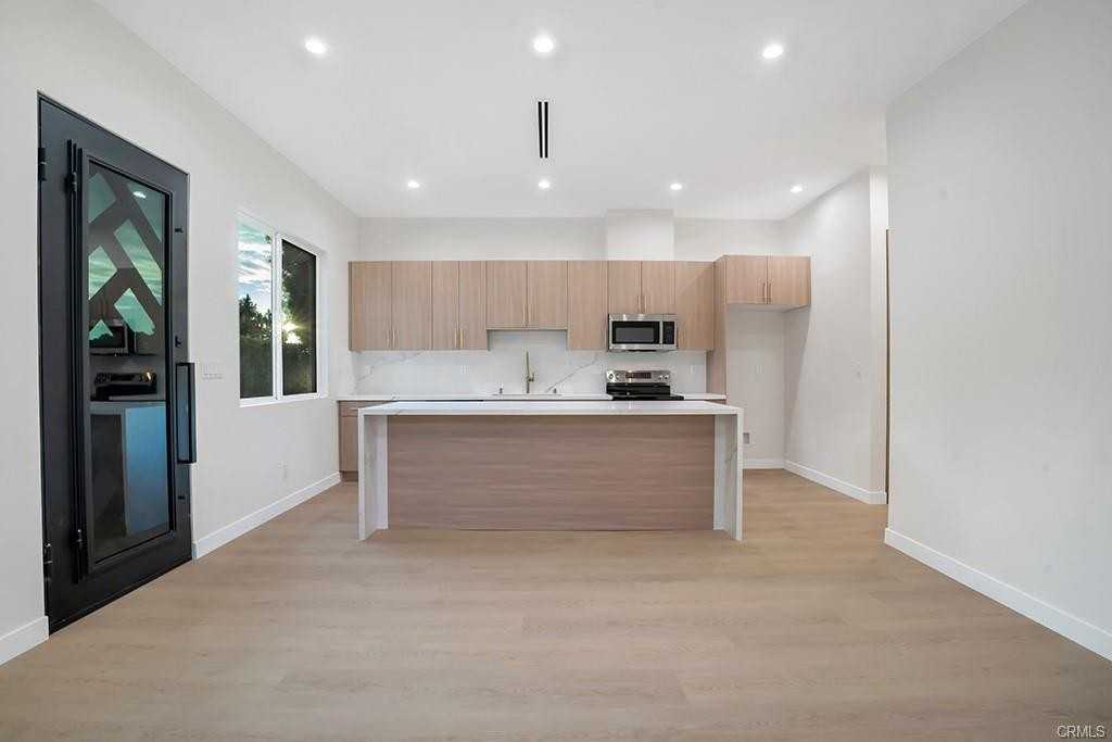 17425 Los Alimos St #17423 - Photo 4 of 8