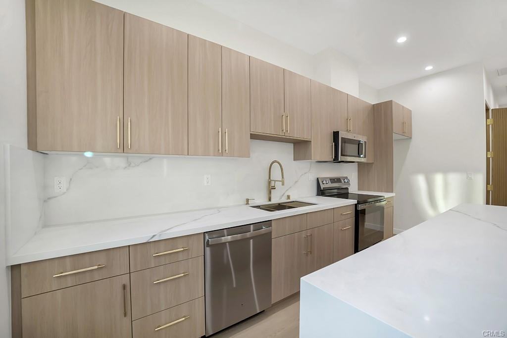 17425 Los Alimos St #17423 - Photo 5 of 8