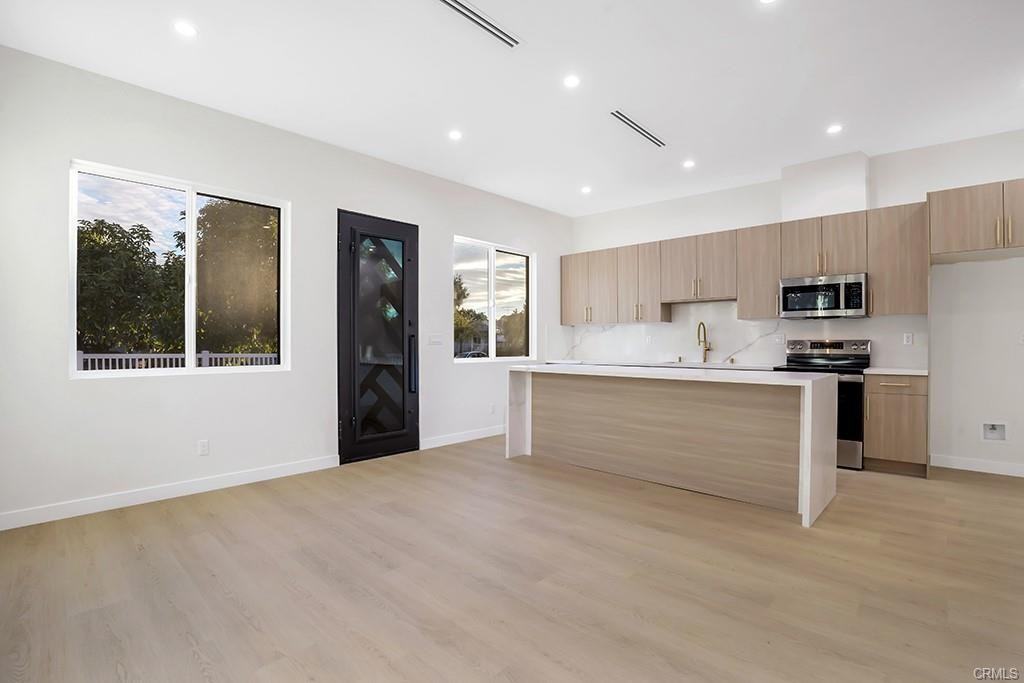 17425 Los Alimos St #17423 - Photo 7 of 8