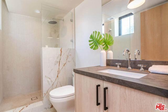 1863 Barry Ave - Photo 4 of 8