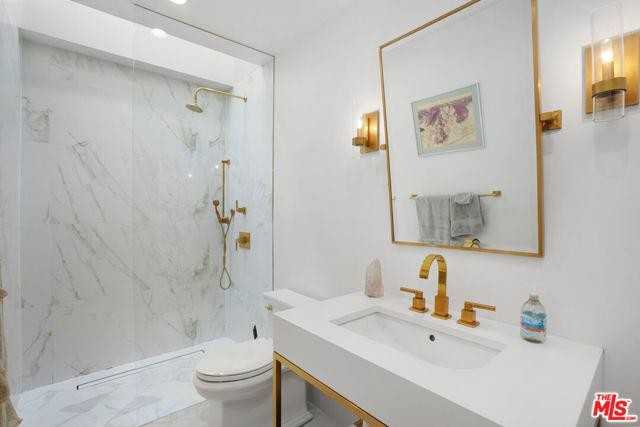 8062 Waring Ave - Photo 4 of 8