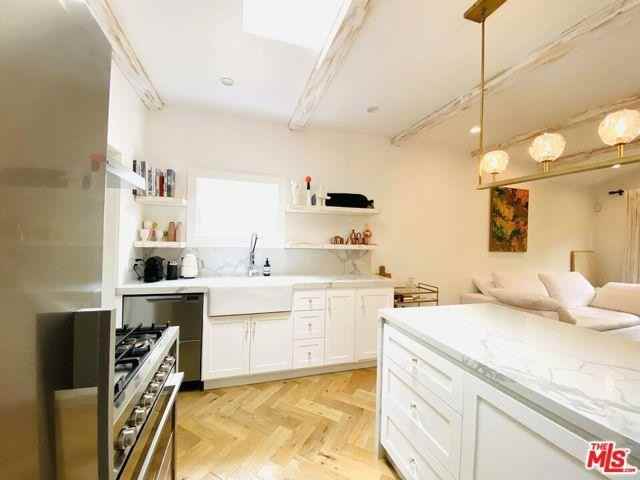 8062 Waring Ave - Photo 7 of 8