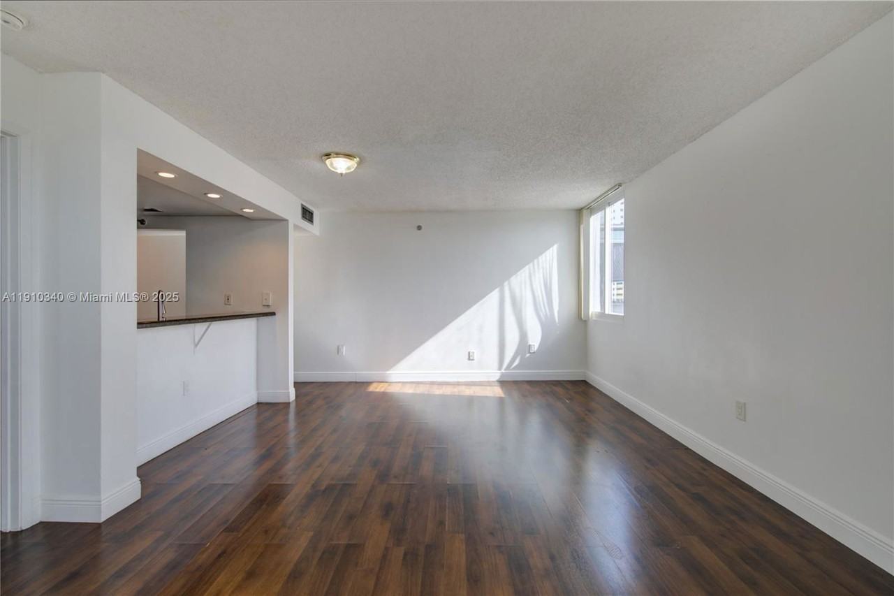 850 N Miami Ave #W608 - Photo 3 of 8