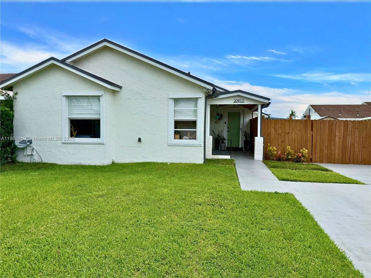 20912 Sw 125th Avenue Rd - Photo 2 of 8