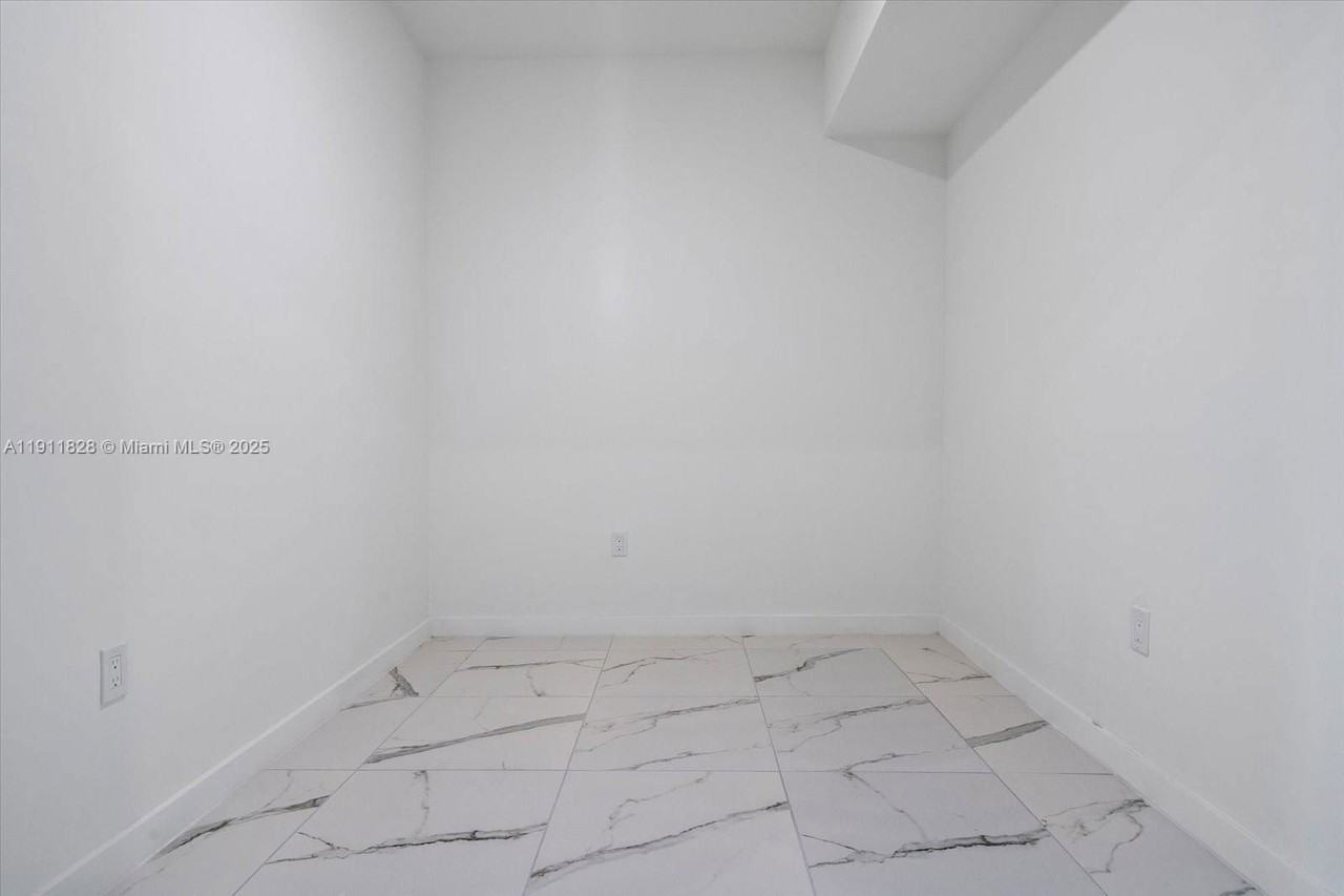 420 Sw 7th St #203 - Photo 4 of 8