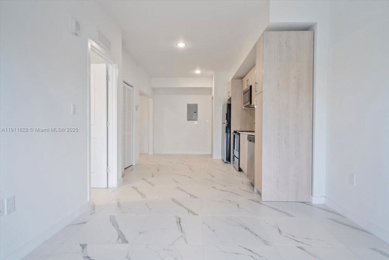 420 Sw 7th St #203 - Photo 6 of 8