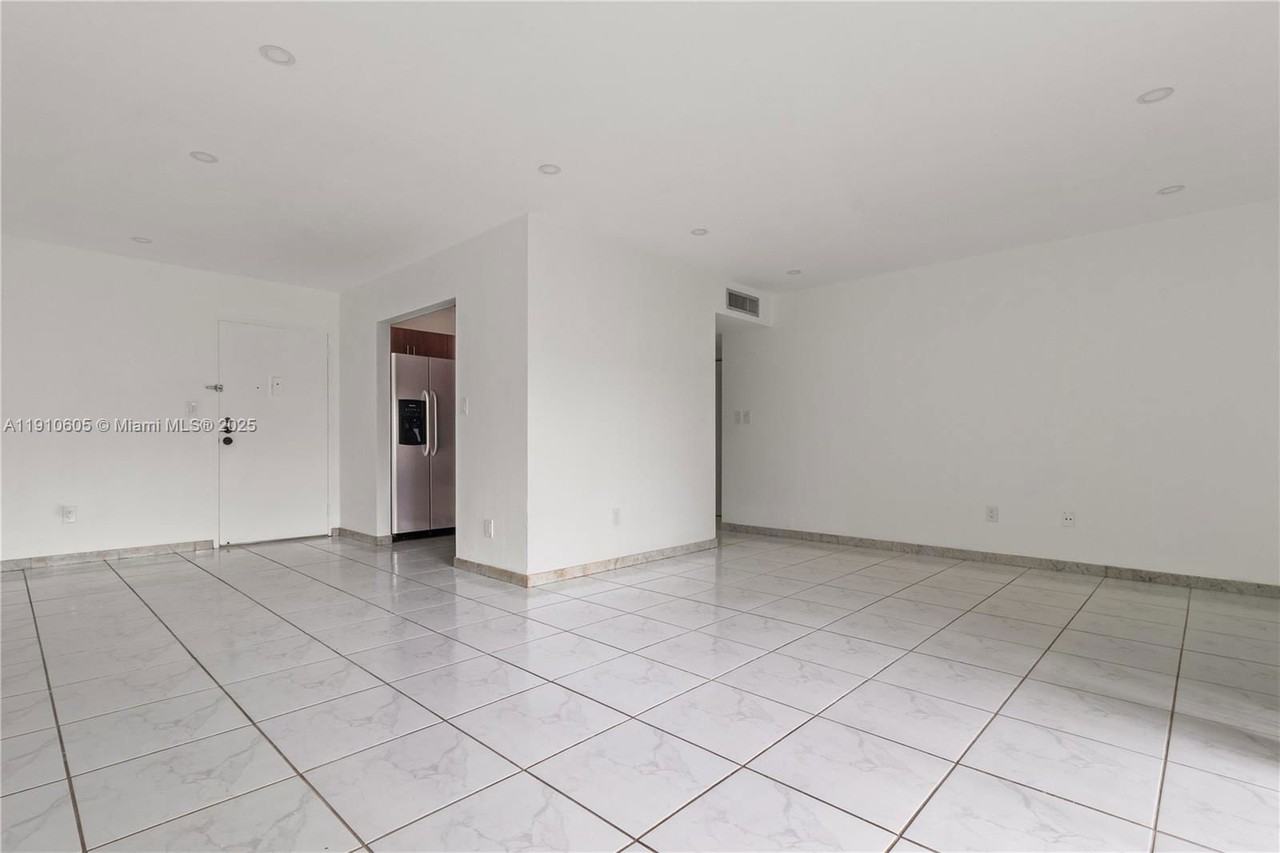 10353 N Kendall Dr #BB1 - Photo 3 of 8