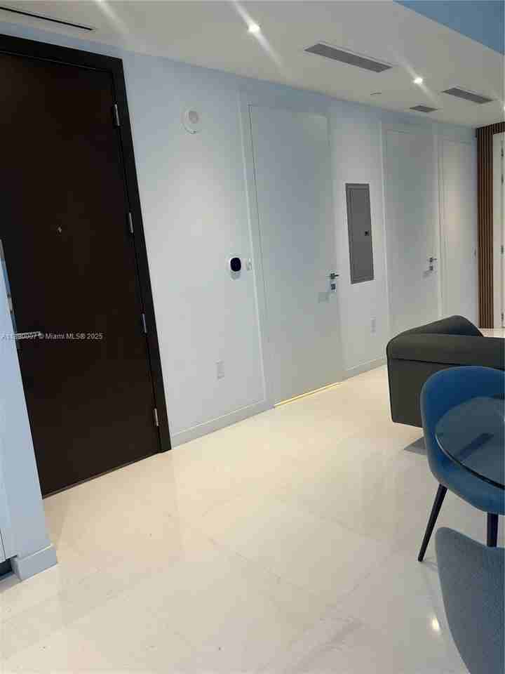 300 S Biscayne Blvd #906 - Photo 5 of 8