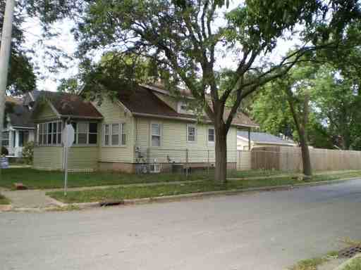 2226 Fremont St - Photo 3 of 9