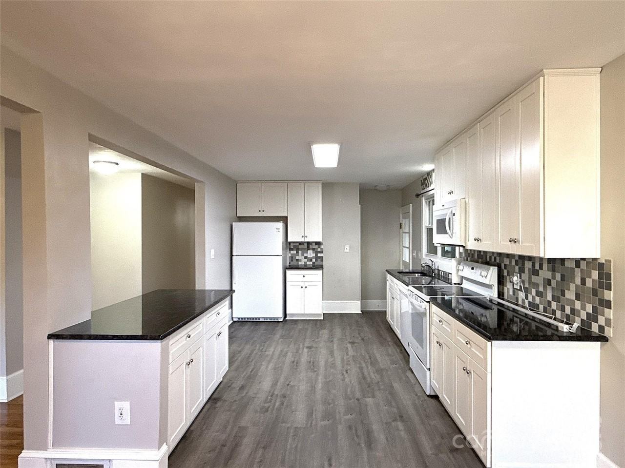 2023 Robin Road - Photo 4 of 17