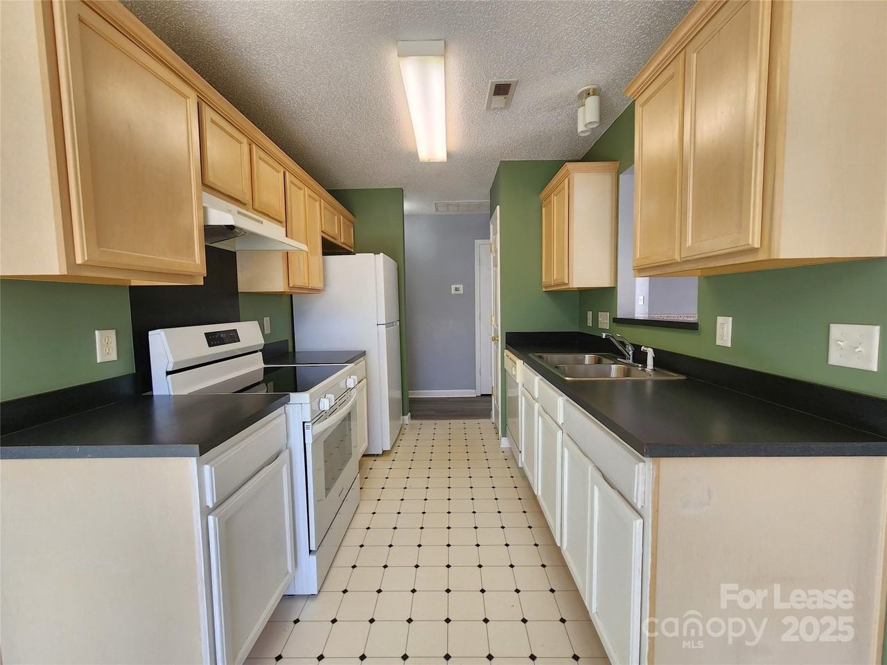 4958 Astonshire Ln - Photo 4 of 24