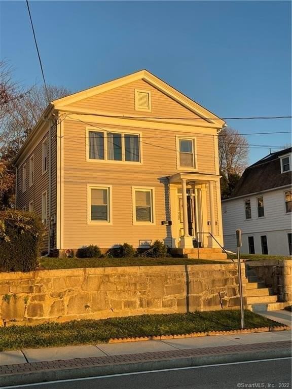 112 Thames St - Photo 2 of 13