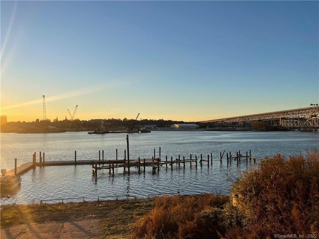 112 Thames St - Photo 3 of 13