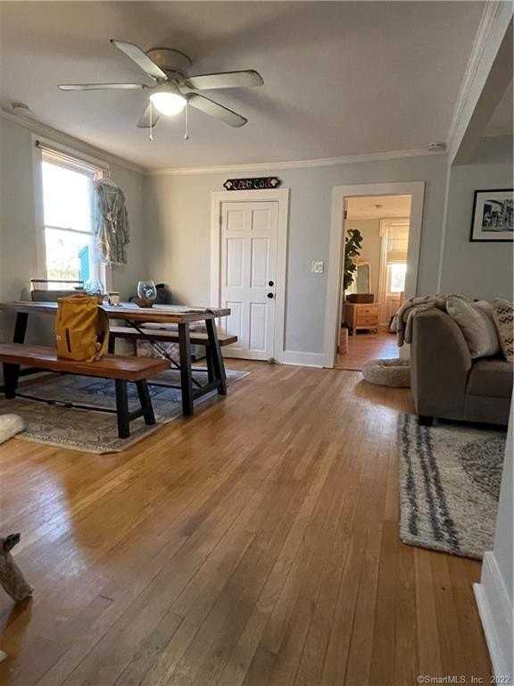 112 Thames St - Photo 6 of 13