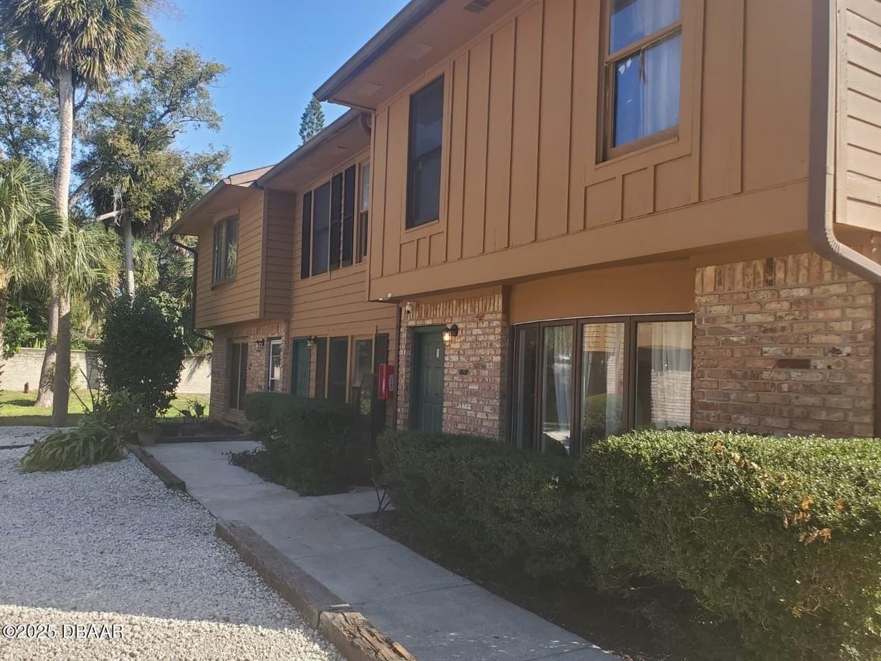 814 N Halifax Ave - Photo 2 of 15