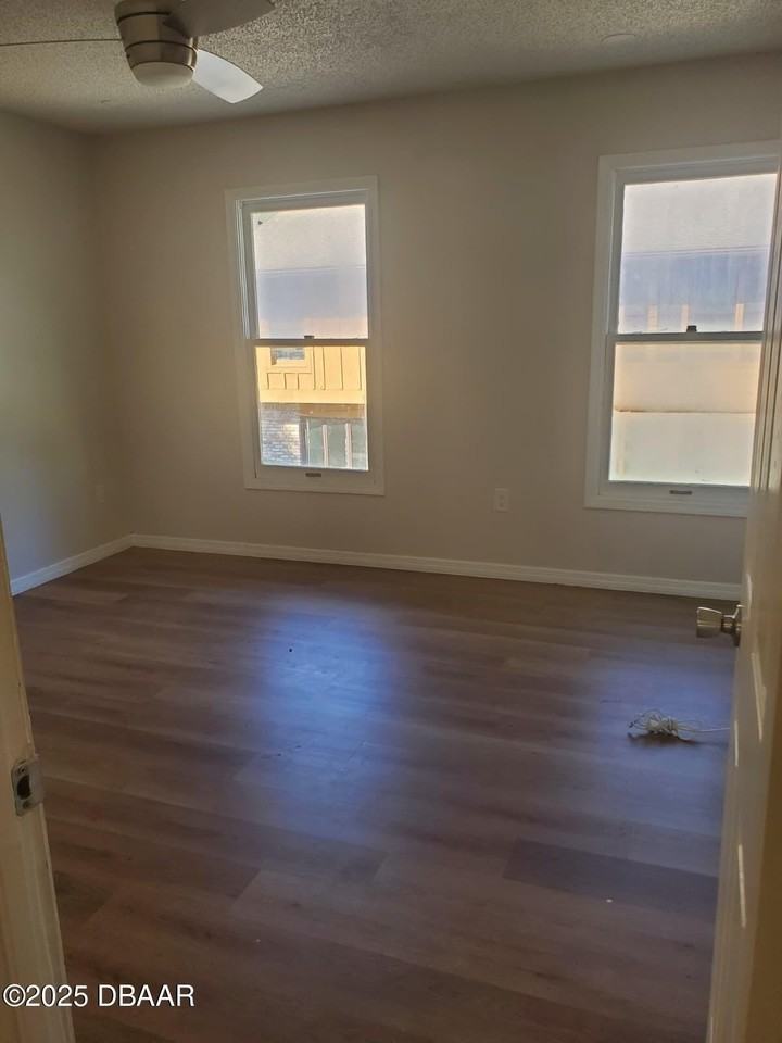 814 N Halifax Ave - Photo 5 of 15