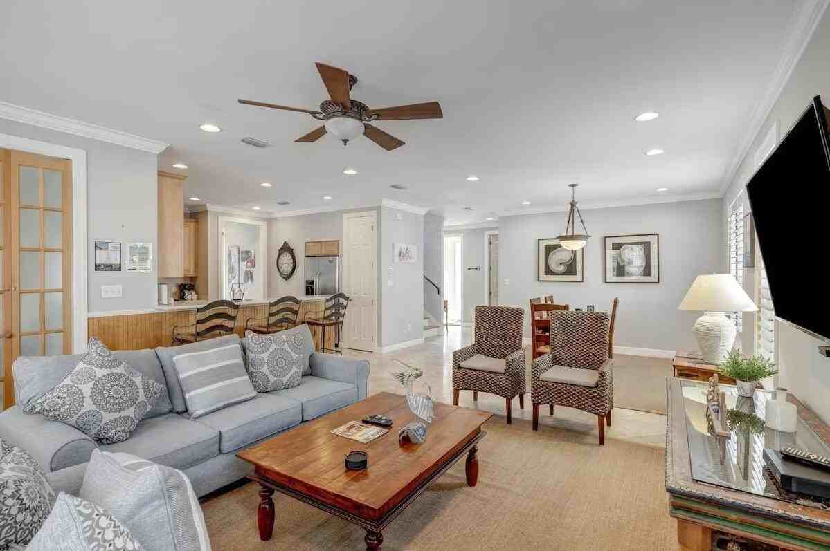 2045 Crystal Lake Drive - Photo 6 of 37