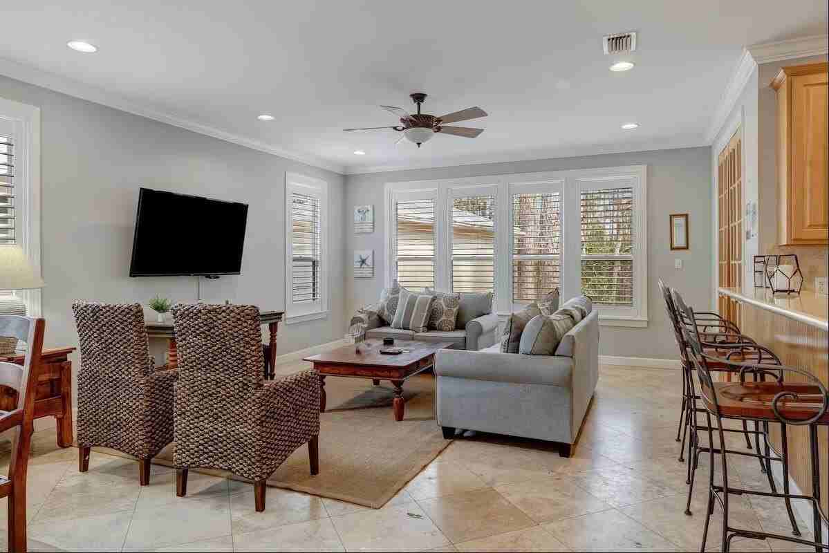 2045 Crystal Lake Drive - Photo 7 of 37