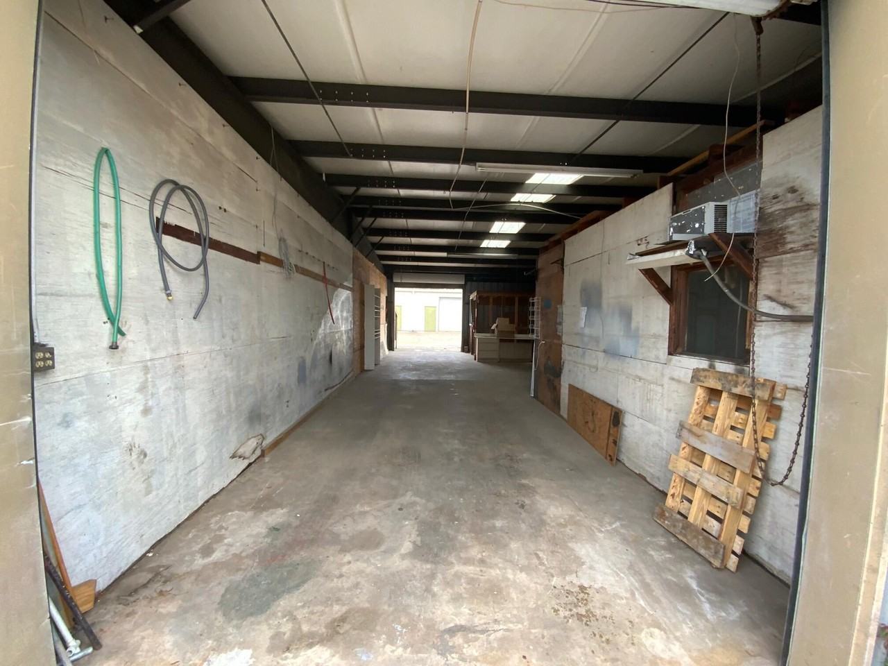 213 Truman St - Photo 3 of 8