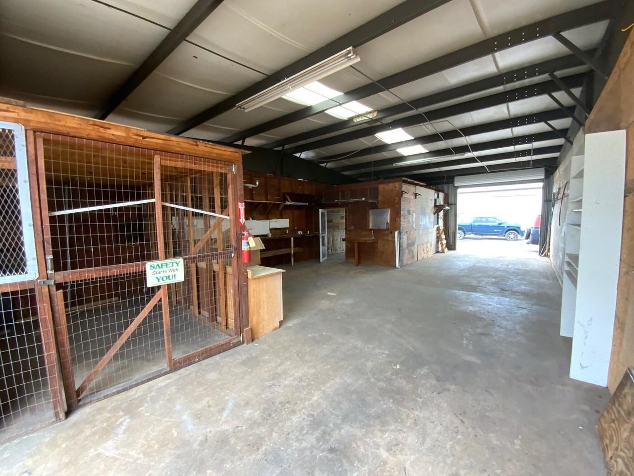 213 Truman St - Photo 4 of 8