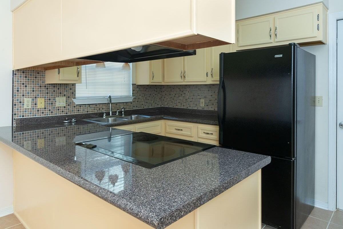 69 7th St - Photo 5 of 20