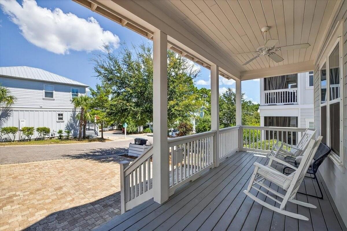 28 Emerald Beach Circle - Photo 3 of 46