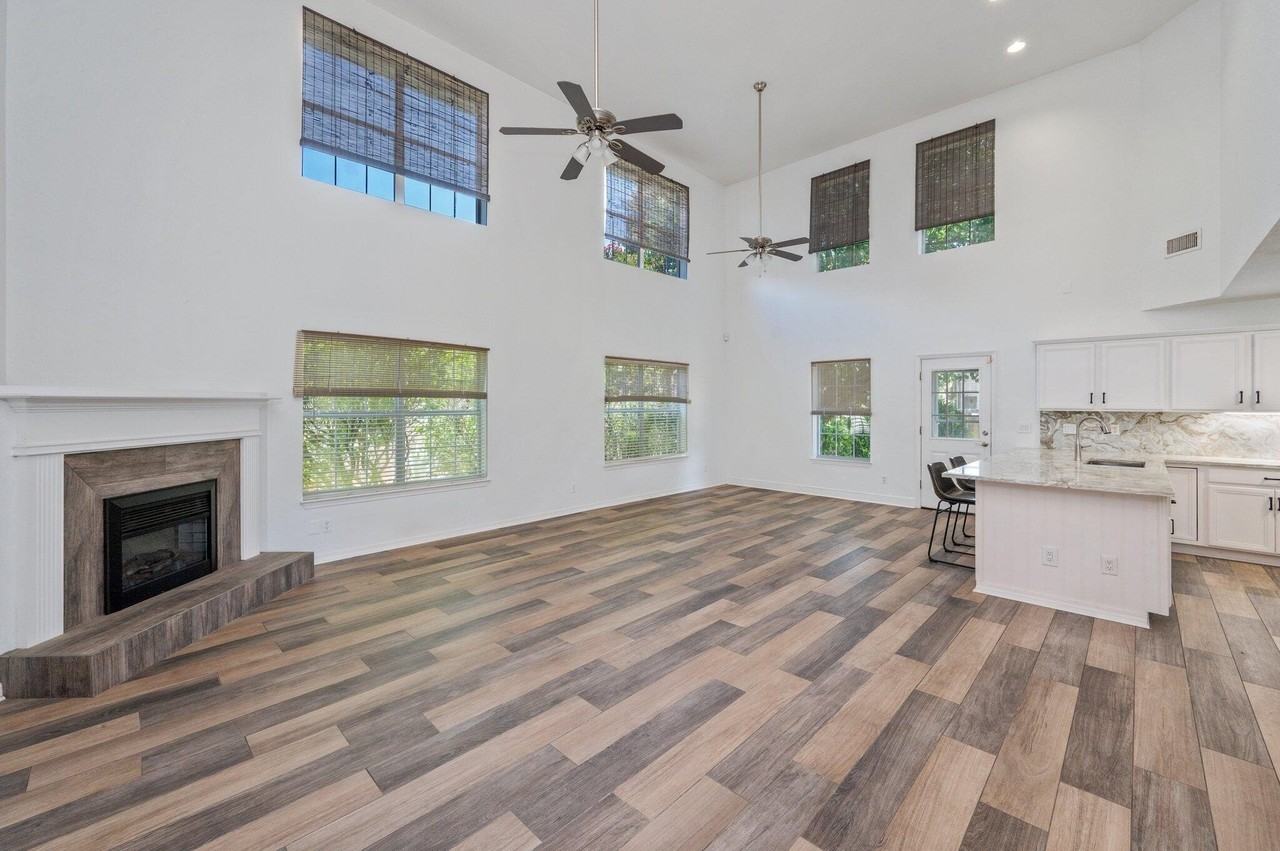 265 Chipola Cove - Photo 4 of 33