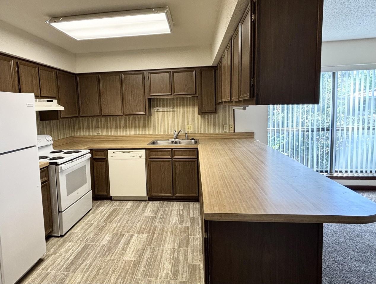 337 Lewis St Unit F #F - Photo 3 of 10