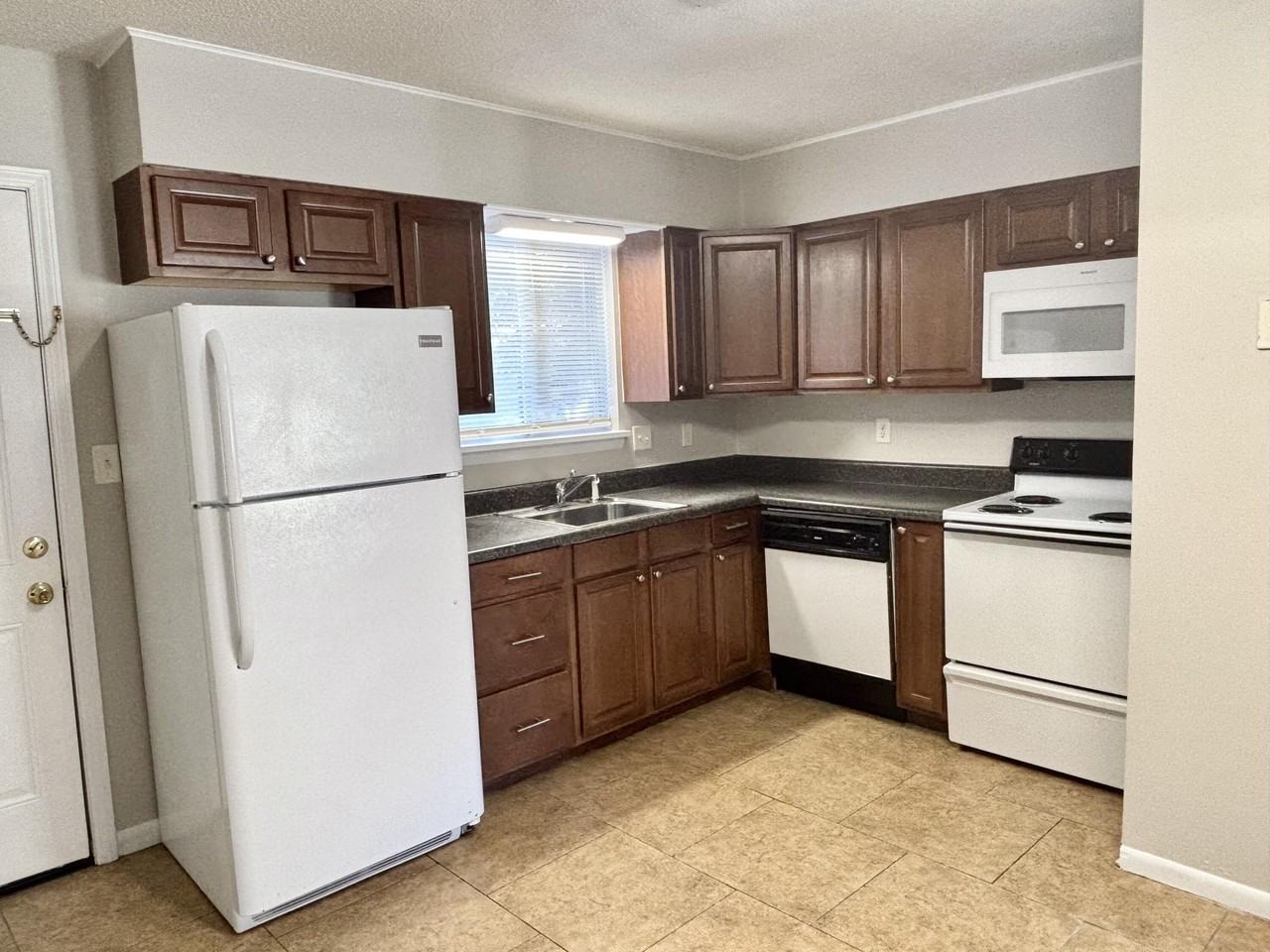 322 Pelham Rd Apt B #B - Photo 5 of 10