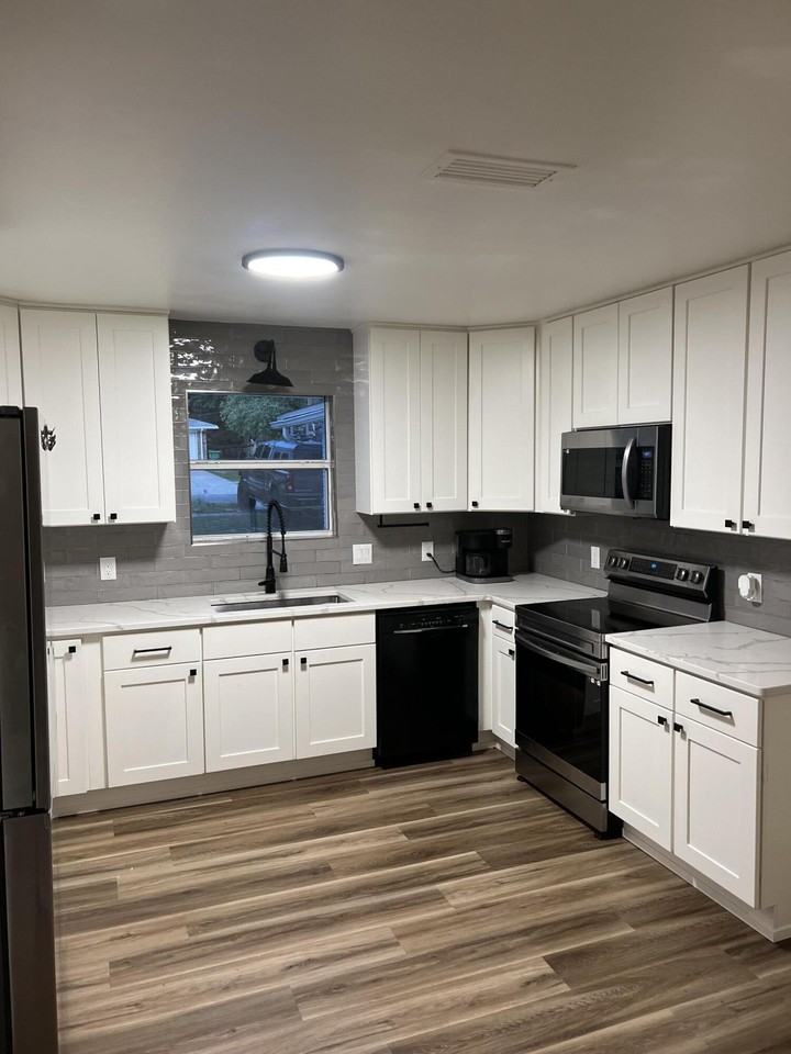 2424 Roberts Drive - Photo 6 of 16