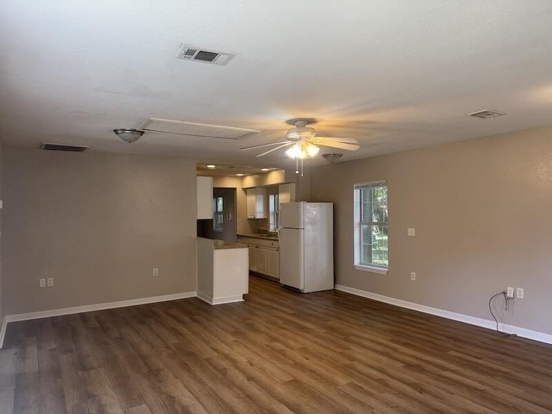 1028 N Brett St - Photo 3 of 23