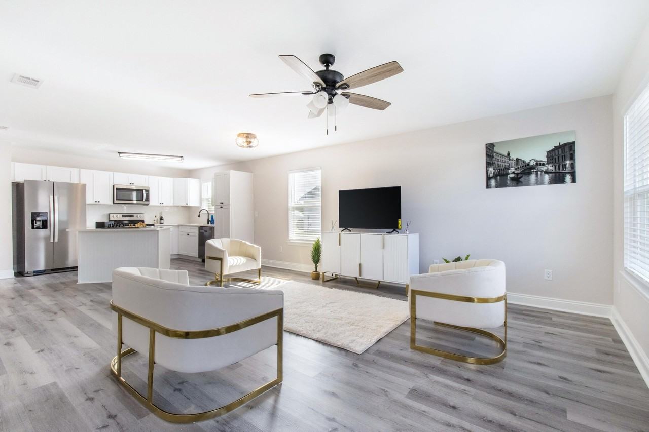 5374 Highview Dr - Photo 3 of 12