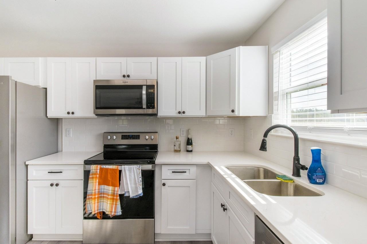 5374 Highview Dr - Photo 4 of 12