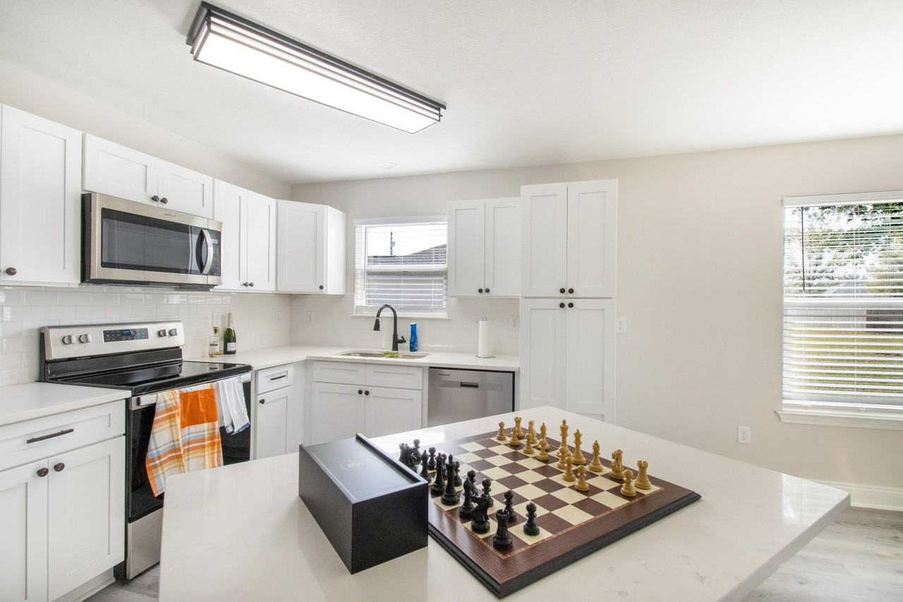 5374 Highview Dr - Photo 5 of 12