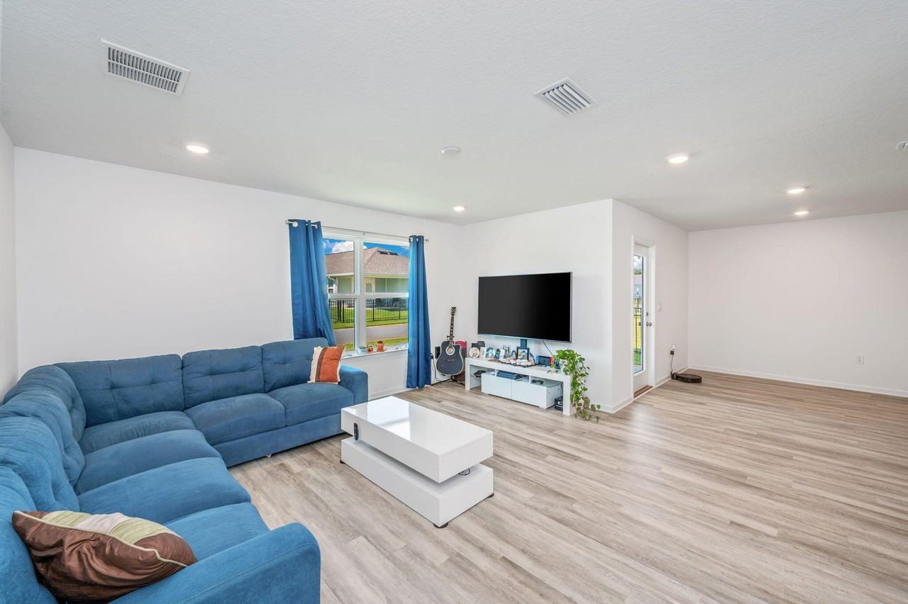 103 Riverwalk Cir - Photo 7 of 40