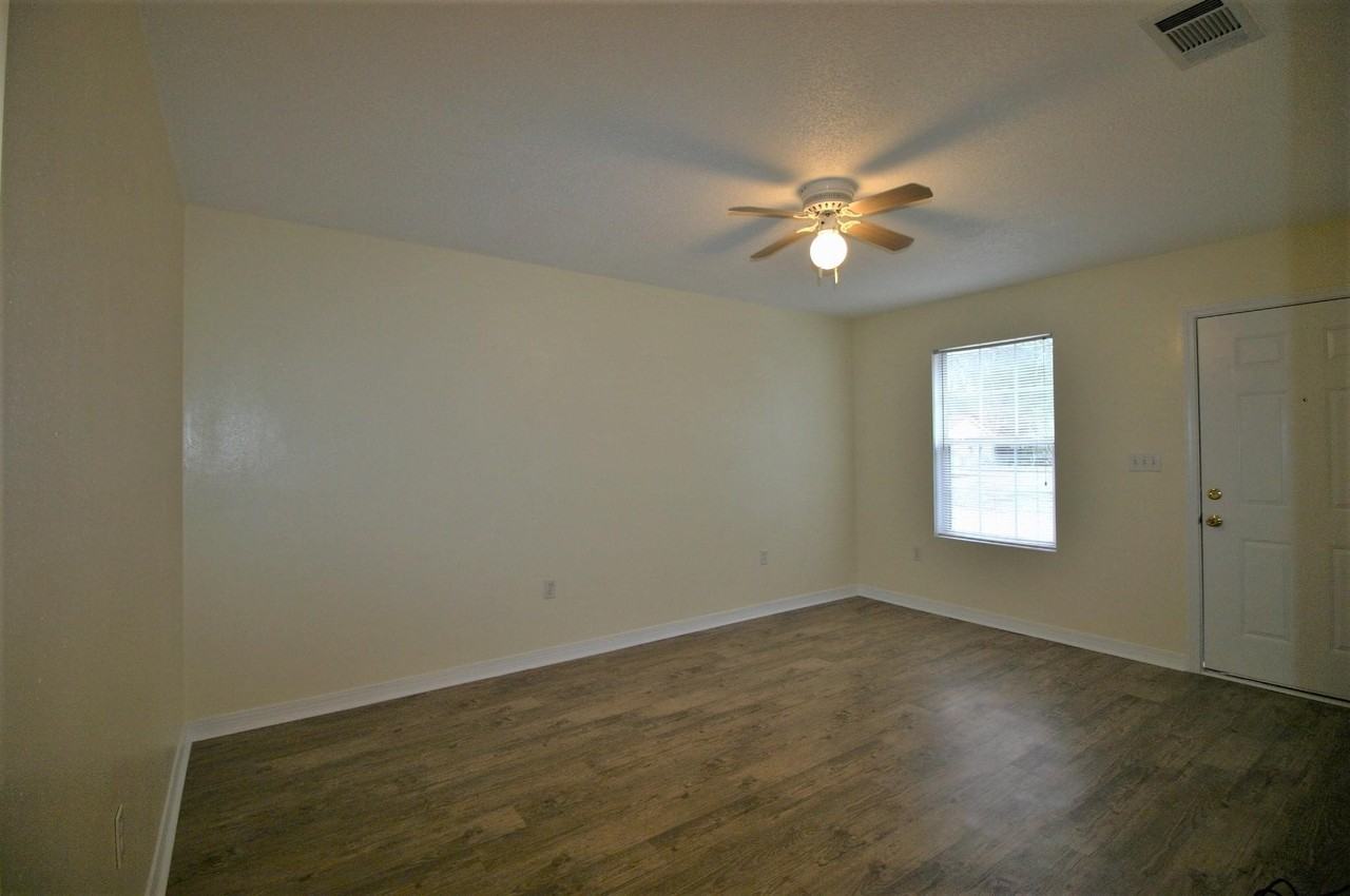 532 Brock Ave - Photo 3 of 10