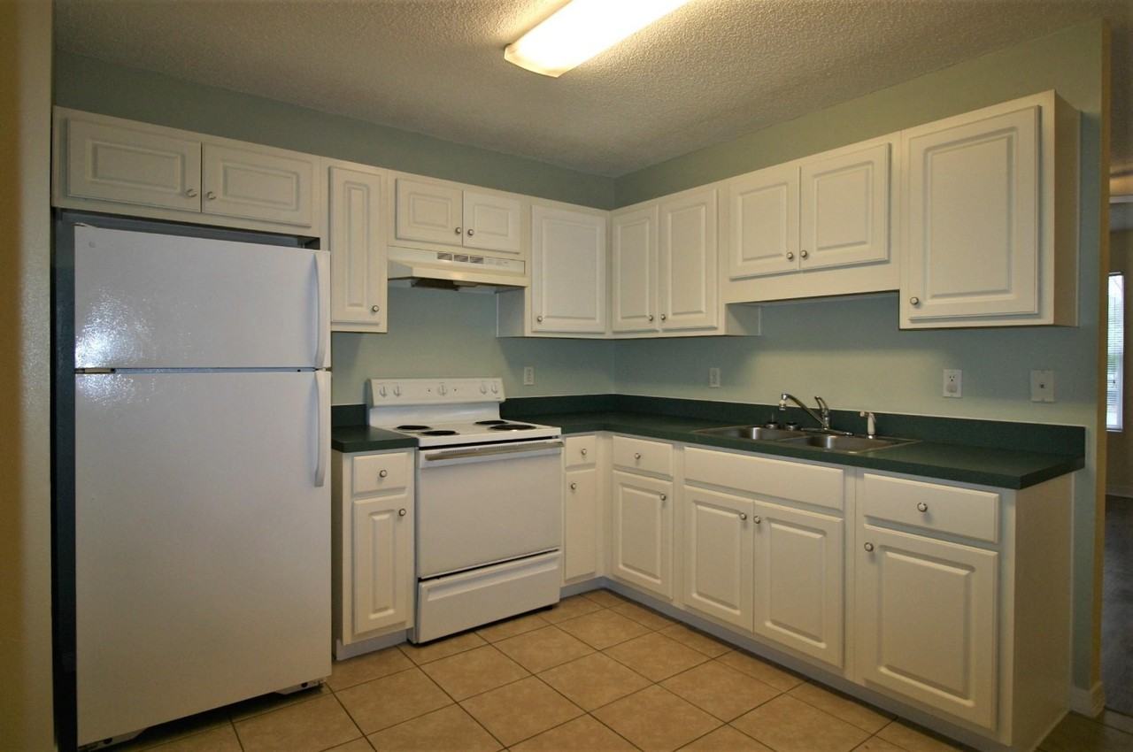 532 Brock Ave - Photo 4 of 10