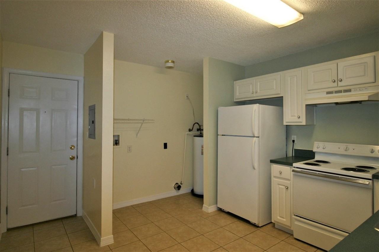 532 Brock Ave - Photo 5 of 10