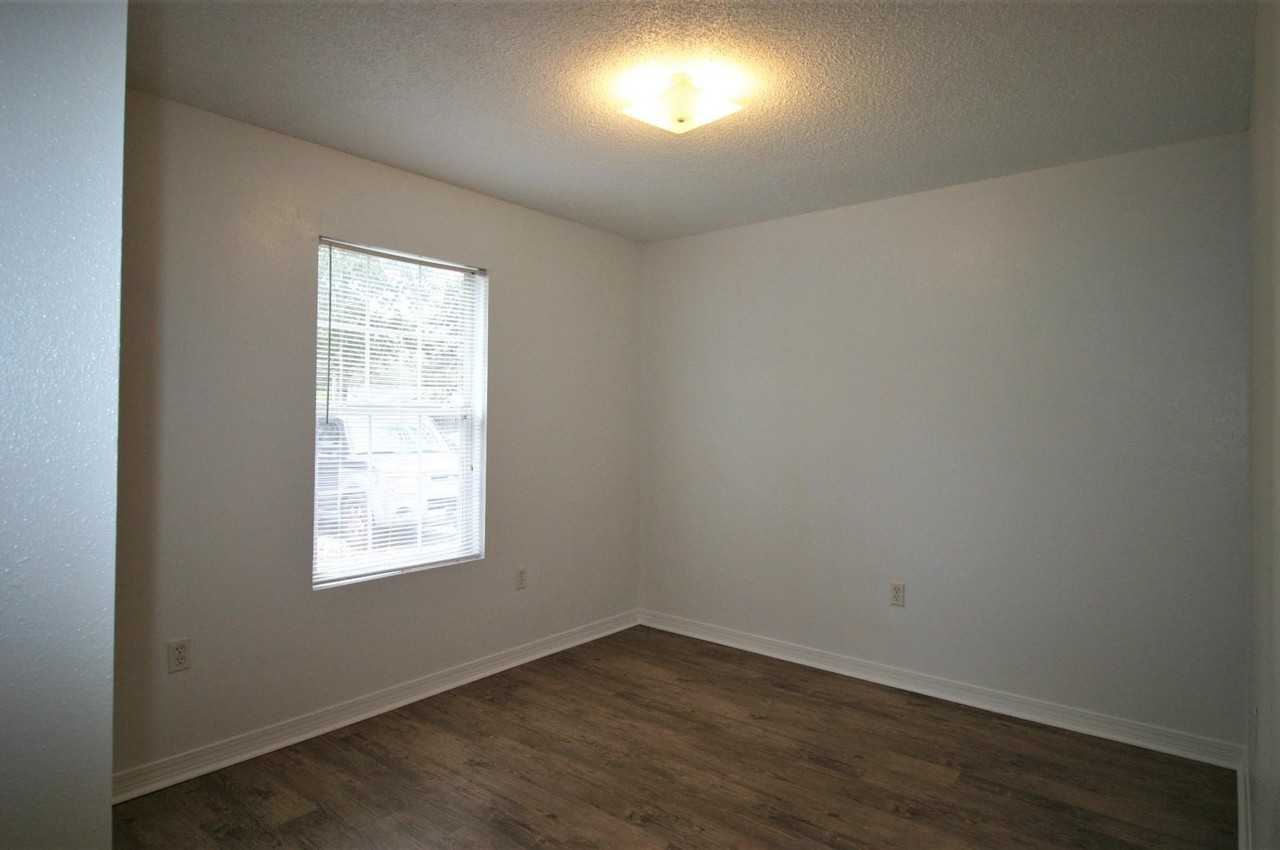 532 Brock Ave - Photo 6 of 10