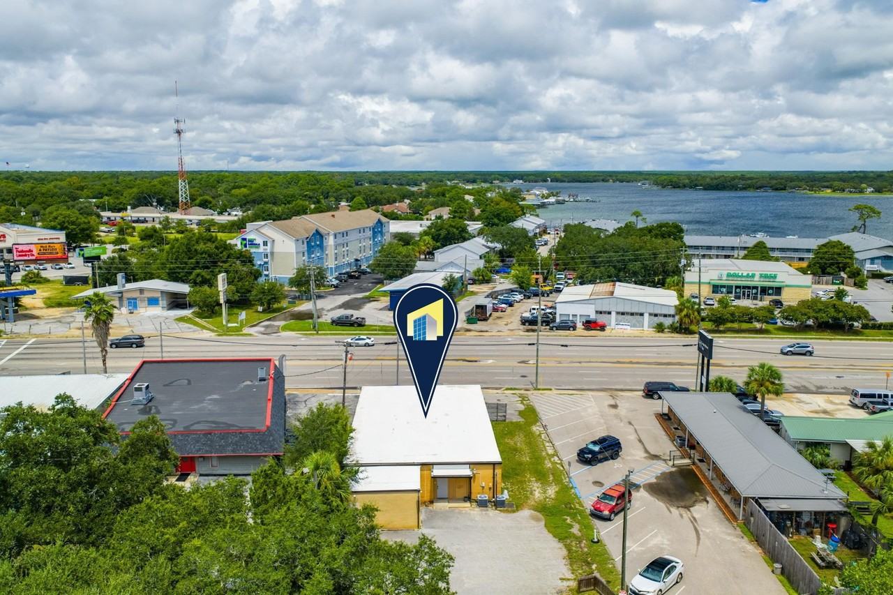 711 Eglin Pkwy Ne - Photo 2 of 5