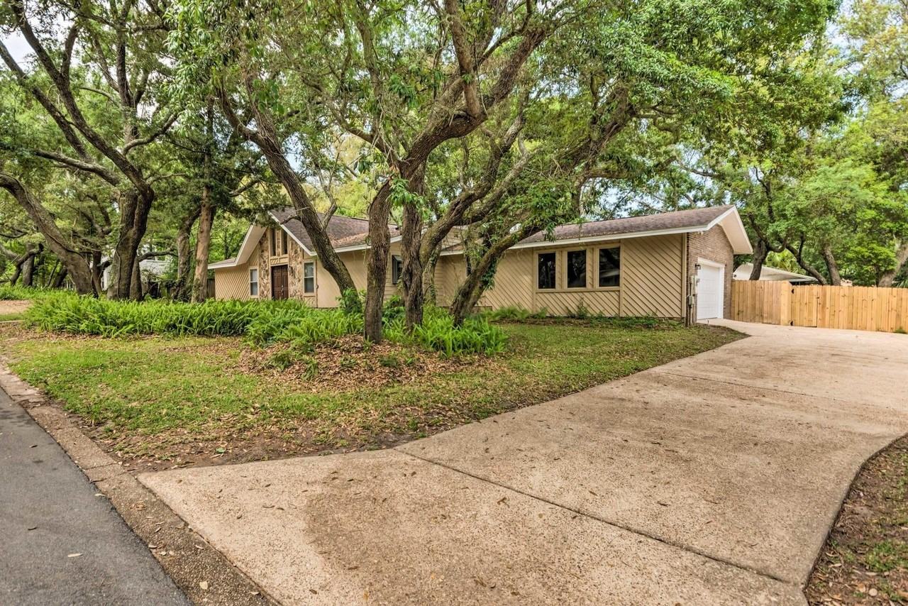 2816 Whisper Pine Drive - Photo 4 of 30