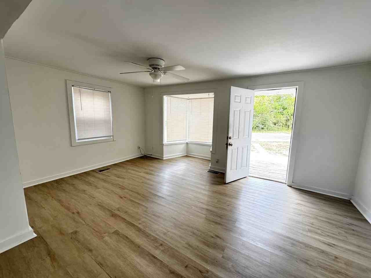 214 1st St - Photo 6 of 9