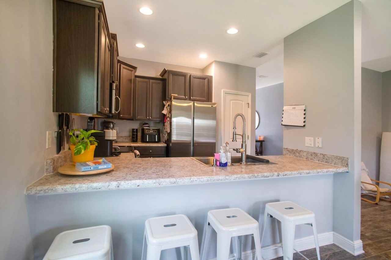 141 141 E Iron Horse Drive - Photo 3 of 18