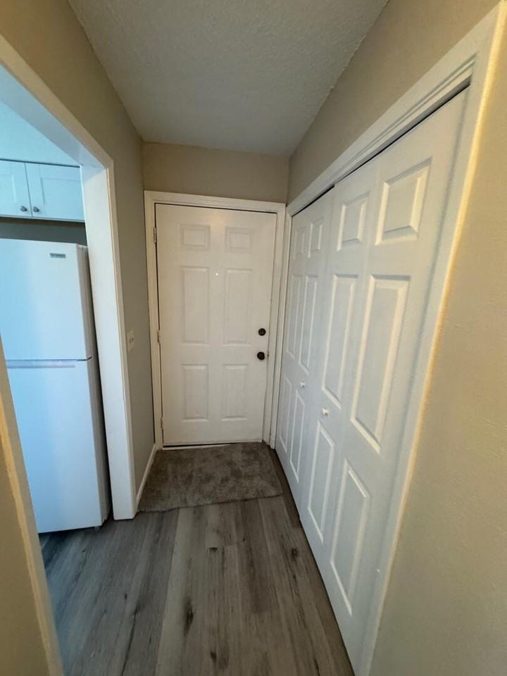 314 Oxford Ct - Photo 3 of 13