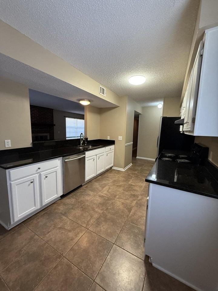 89 11th Avenue - Photo 3 of 12