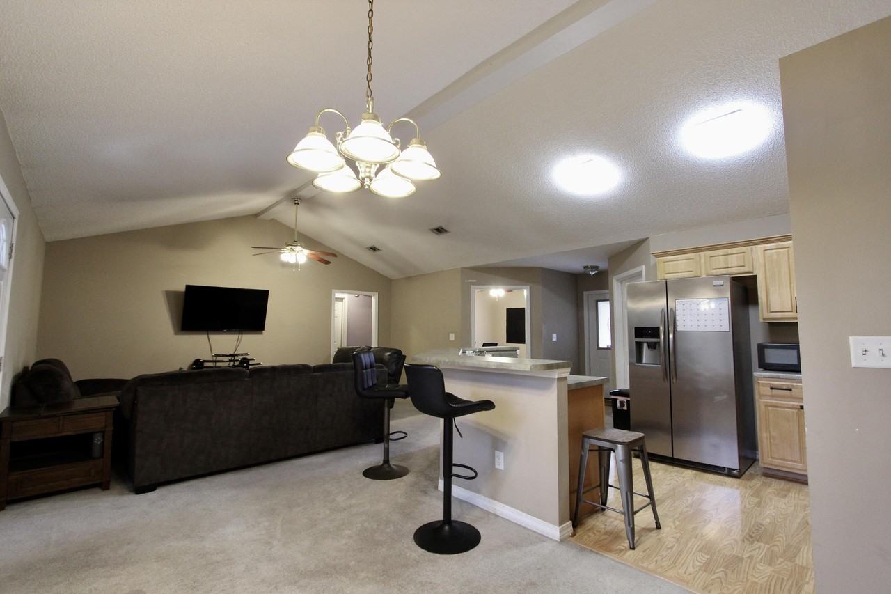 220 Tiffot Ct - Photo 5 of 22