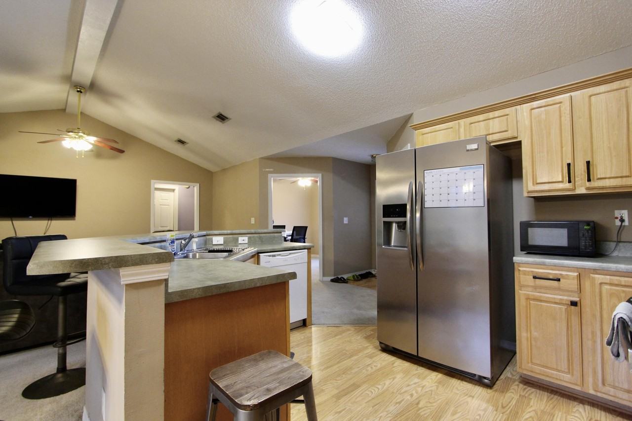 220 Tiffot Ct - Photo 6 of 22