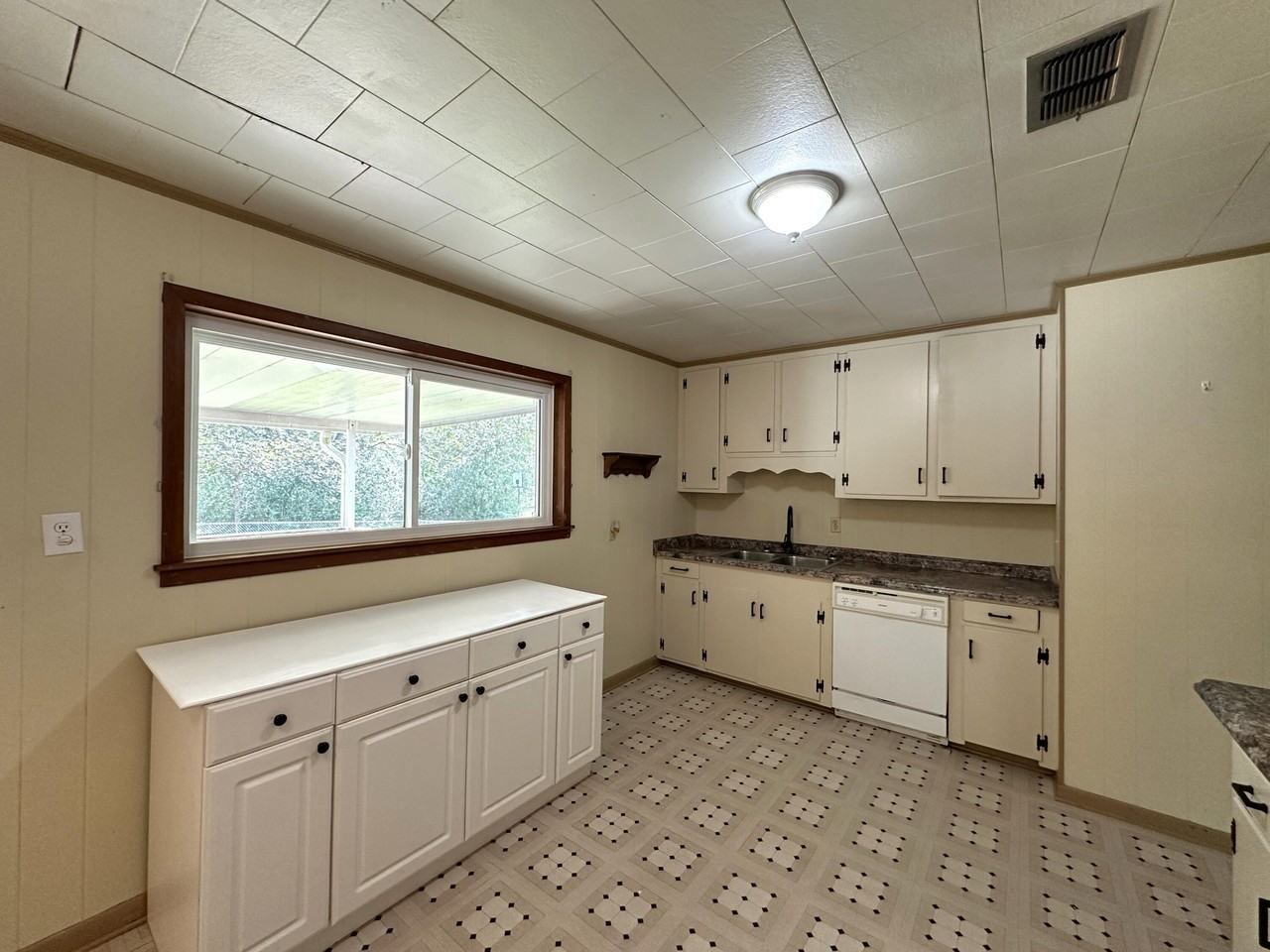 8101 4th St - Photo 3 of 31